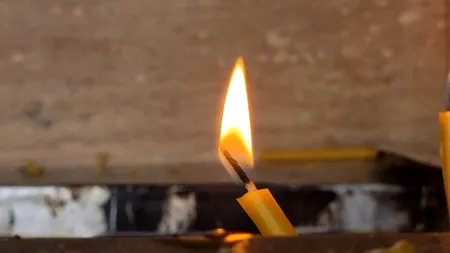 VIDEO | Pompier: „Am fost la multe incendii provocate de candele”. Ce sfaturi au cei de la IGSU pentru noaptea de Înviere, ca să evităm tragediile