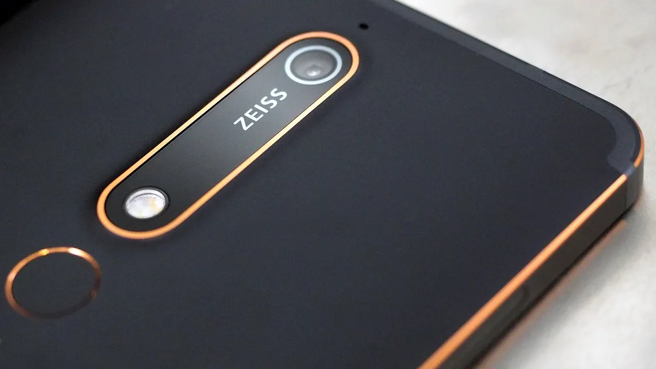 O marcă populară de smartphone-uri, apreciată și în România, este ACUZATĂ că trimite datele personale ale utilizatorilor spre servere din China