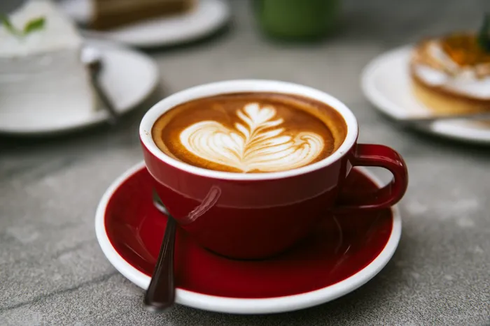 Cele 5 semne de avertizare pe care corpul tău le transmite atunci când ar trebui să reduci consumul de cafea