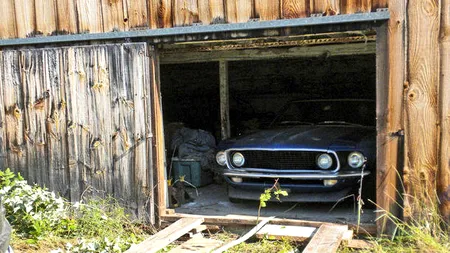 FOTO: Mașina descoperită într-un hambar după 40 de ani