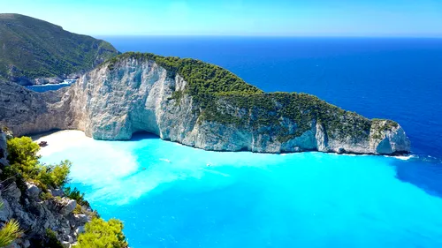 Două insule din Grecia preferate de români intră într-un „minilockdown”. Când intră în vigoare măsura