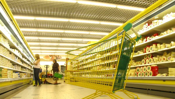 Alimentul la care românii nu vor să renunţe ușor, deși a ajuns aproape un lux. Vânzările au crescut cu 50%