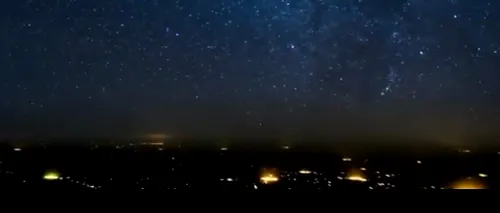 Cerul, văzut noaptea din perspectiva unui pilot de avion. Un videoclip incredibil prezintă orașele luminate și Calea Lactee