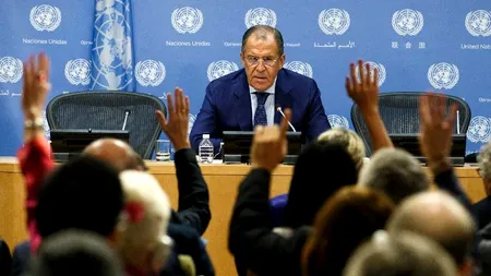 - Sunteți un maestru al diplomației, vorbiți despre lucruri frumoase...
- Nu. Vorbesc frumos despre lucruri urâte.
