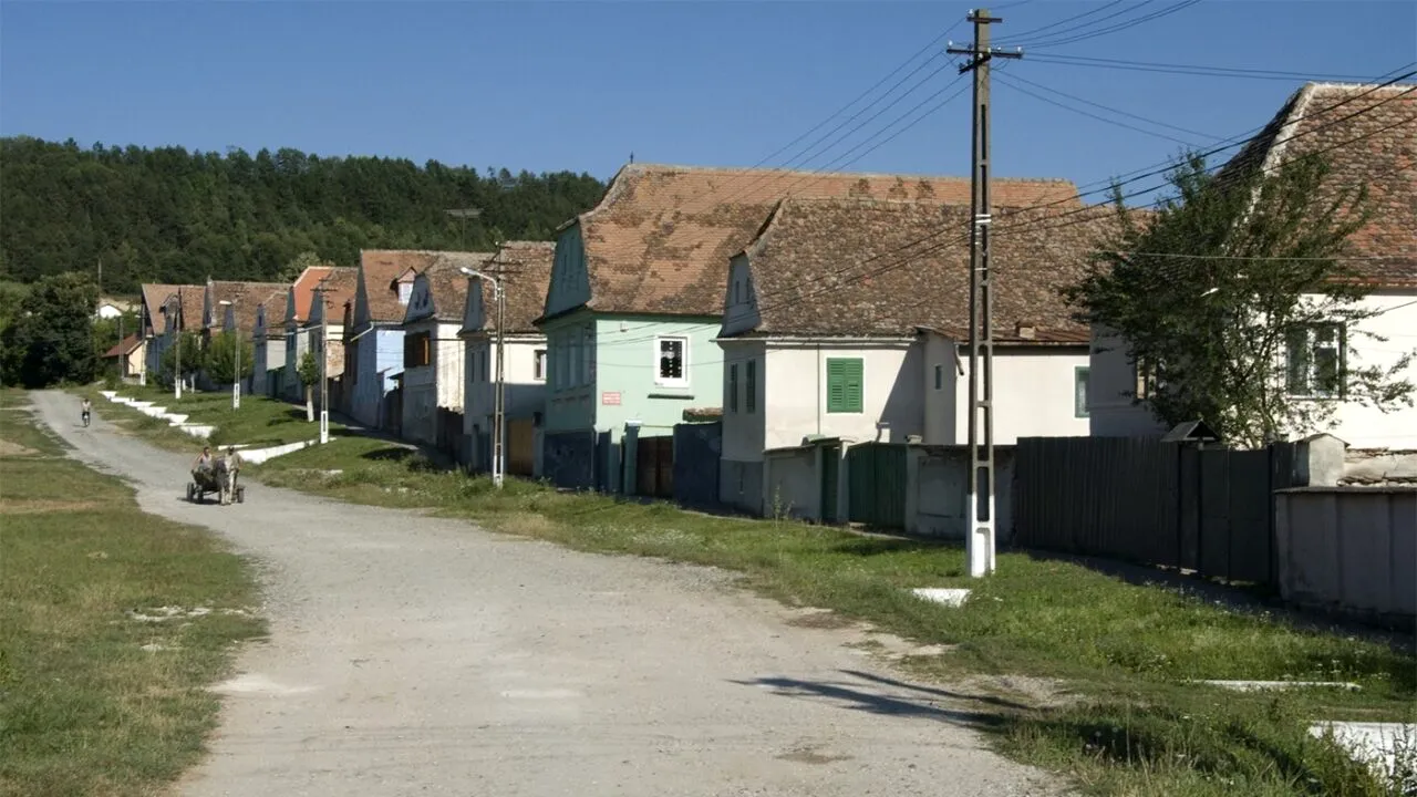 Localitatea din România în care o casă costă doar 7.000€ acum, în februarie 2026. Se vinde cu teren de 322 mp