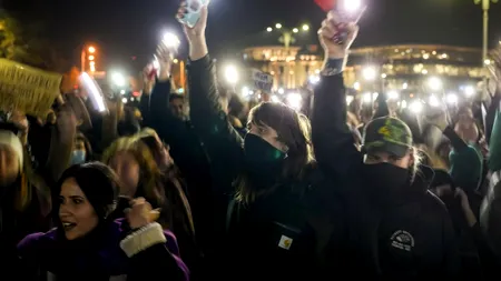 FT: A doua revoluție a României. Un ultranaționalist e pe punctul de a câștiga puterea