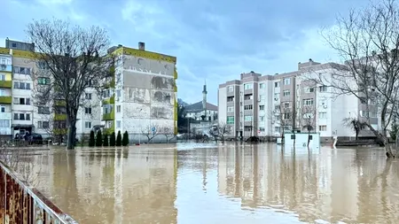 Alertă meteo în Bulgaria: ploi torențiale și rafale de vânt, peste 100 l/mp, inundații și comunități izolate