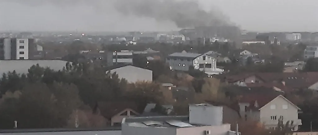VIDEO EXCLUSIV | Incendiu puternic în Cartierul Ghencea. Un imobil a fost cuprins de flăcări