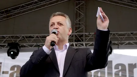 Fenechiu: Epava politică Băsescu va comanda după 29 epava ruginită de la Costinești, numită 