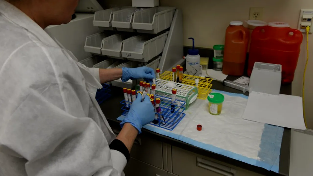 STUDIU. Tratamentul cu plasmă salvează viețile pacienţilor bolnavi de Covid-19!