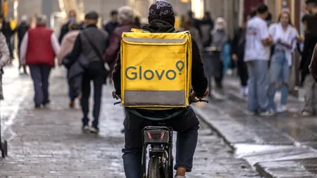 Comisia Europeană anchetează firme care LIVREAZĂ mâncare la domiciliu, pe fondul suspiciunilor de practici anticoncurențiale