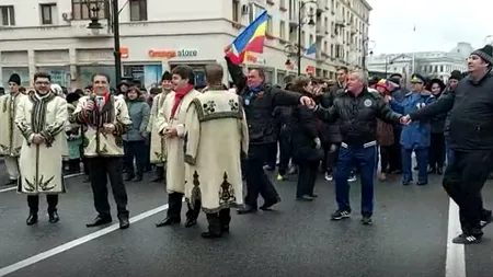 Unirea principatelor sărbătorită la Craiova cu lăutari. Craiovenii au încins hora în centrul orașului