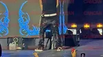Trapperul Ian îi asigură pe fani că turneul său va continua în ciuda pedepsei primite de la judecători după ce a urinat pe scenă