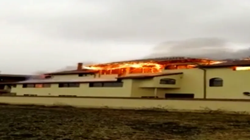 Incendiu violent  la MĂNĂSTIRE. Călugării s-au AUTOEVACUAT