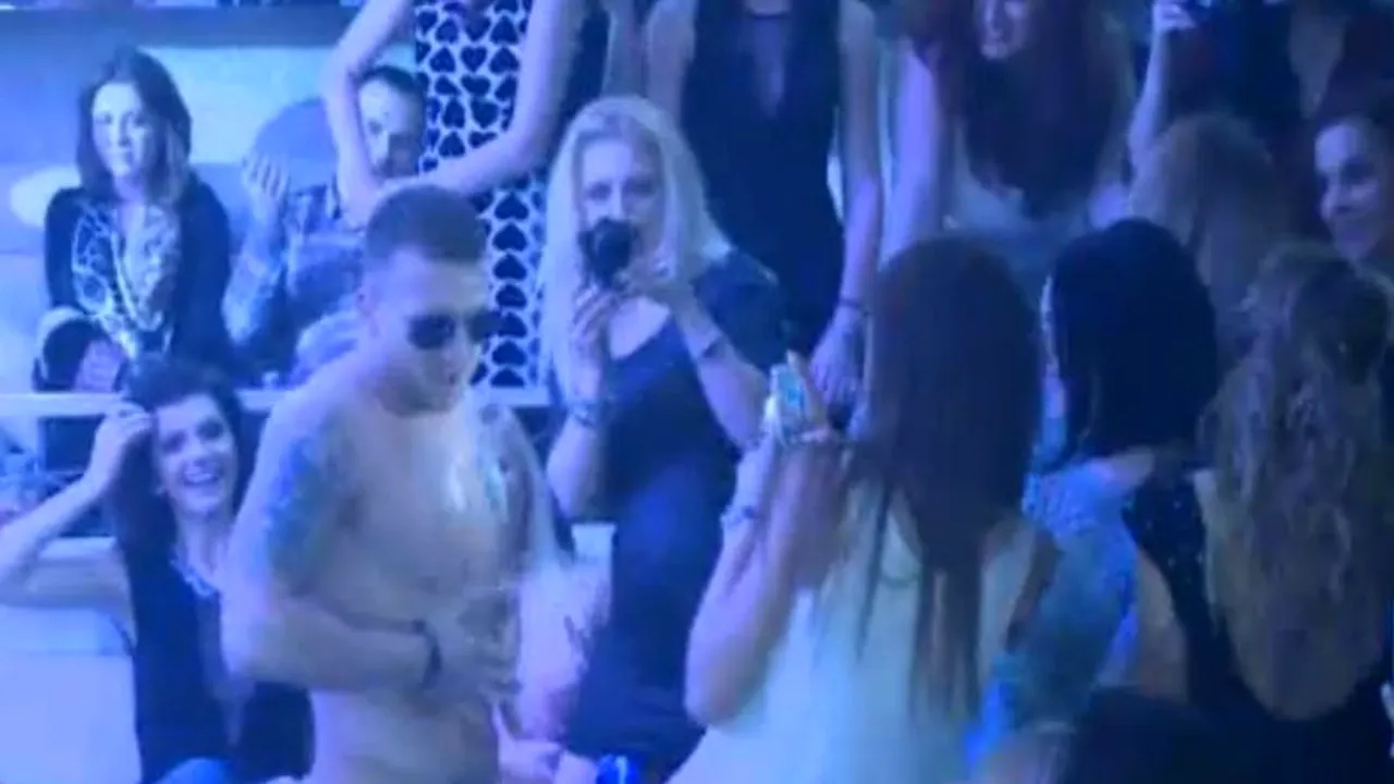 VIDEO: Femeile s-au distrat în cluburi de 8 martie. Ce cadouri au primit