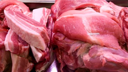 Harta prețurilor de Crăciun la carnea de porc. Cum se vinde porcul la țărani și ce oferte îi așteaptă pe români pe internet