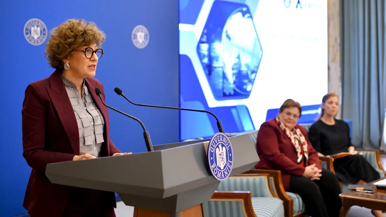 Un fost ministru USR o acuză pe Oana Gheorghiu că nu s-a opus naționalizării Azomureș