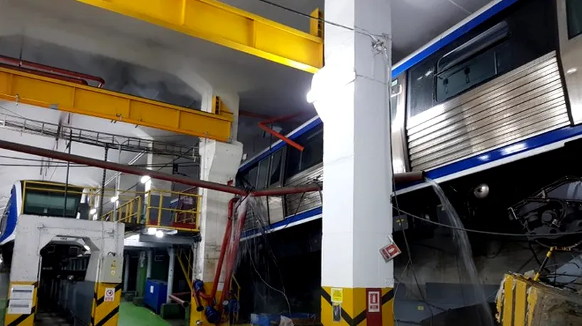 EXCLUSIV | „Metroul zburător” a fost în sfârșit degajat din depoul Berceni. Procedura a costat 740 de mii de lei și a durat o lună