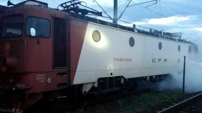 Incendiu la locomotiva trenului București-Timișoara: Peste 200 de călători au fost evacuați - GALERIE FOTO