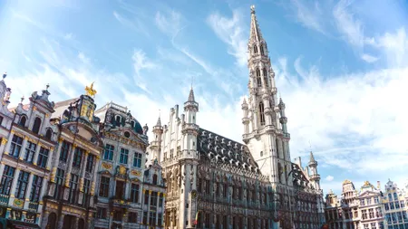 MĂSURI DE RIDICARE A RESTRICȚIILOR. În Belgia se va permite invitarea a patru persoane acasă, mereu aceleași, unde va trebui respectată distanțarea fizică