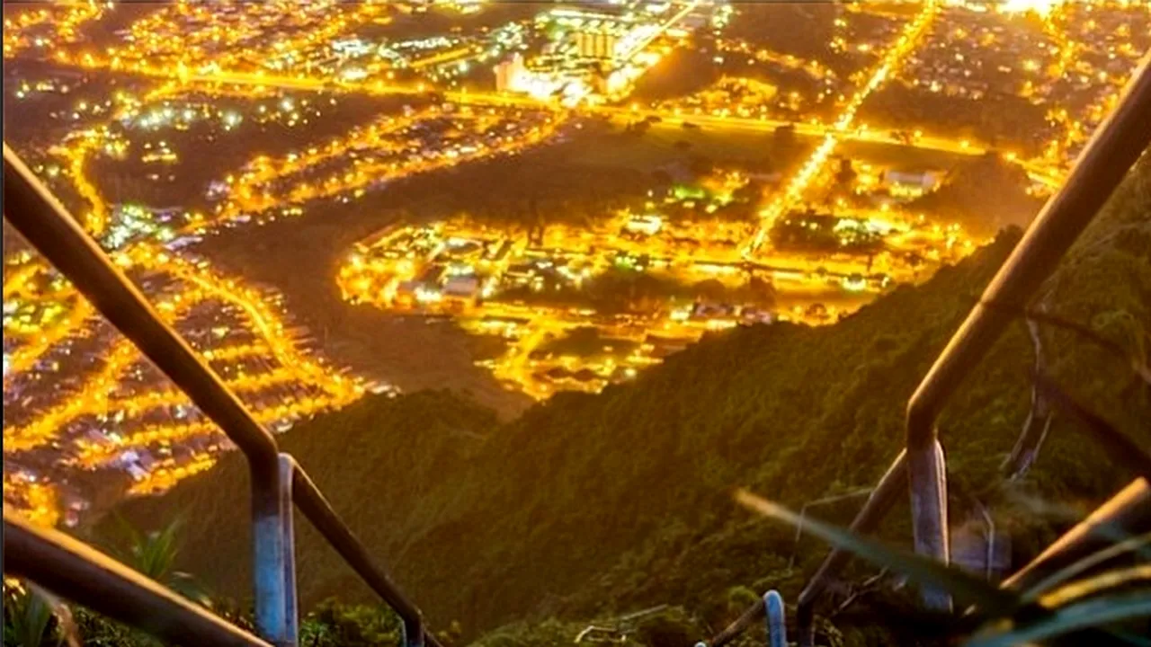 GALERIE FOTO. Imagini spectaculoase cu atracție turistică atât de periculoasă încât a fost ÎNCHISĂ