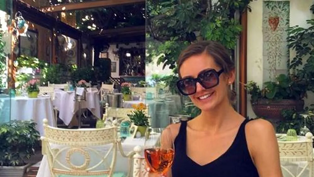 La 23 de ani se plimbă prin cele mai luxoase destinații turistice ale lumii. Cum reușește această tânără să strângă bani pentru pasiunea ei