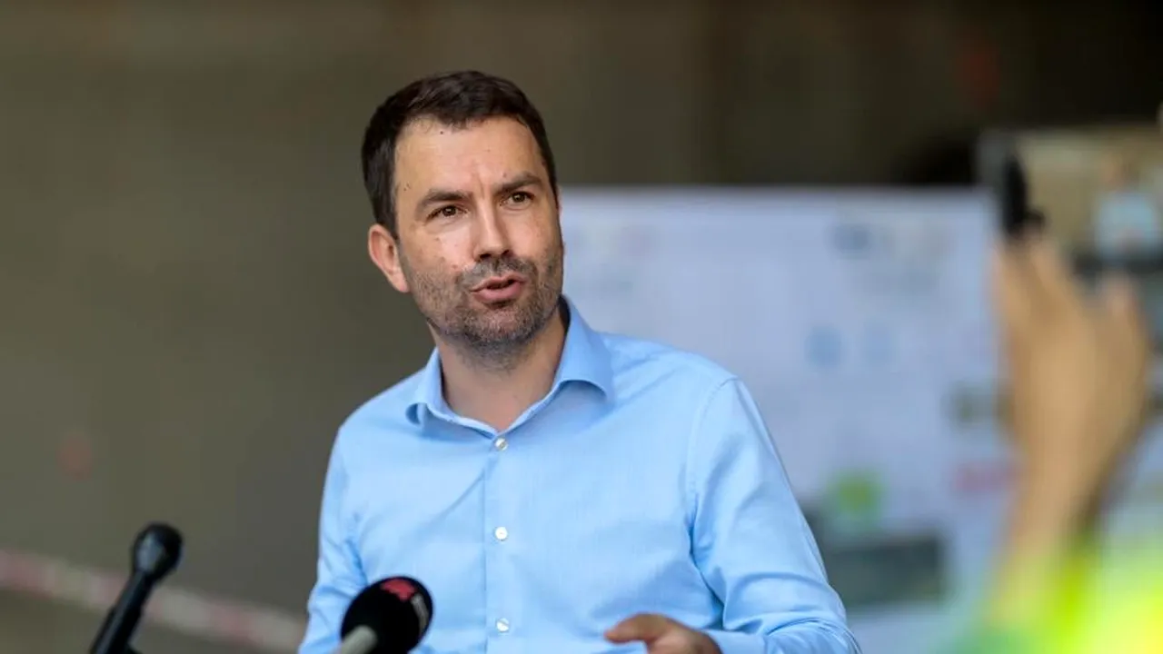 Cătălin Drulă, după prăbuşirea podului de la Luţca, recent reabilitat de „firme apropiate lui Ionel Arsene”: „Ăsta e socialismul cu epoleţi, o camaraderie a hoţiei”
