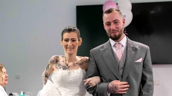 O femeie diagnosticată cu cancer în fază terminală s-a căsătorit cu bărbatul alături de care are trei copii în spital / Sursa foto: UNIVERSITY HOSPITALS BIRMINGHAM