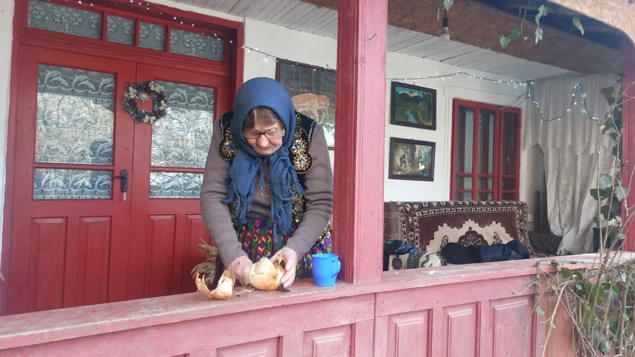 Tradiții în noul an în Oltenia. Calendarul de ceapă, un obicei care aduce veștile pentru lunile cu ploaie