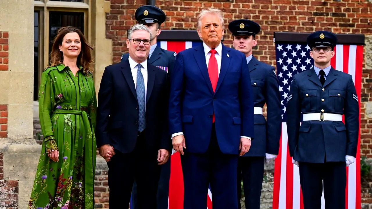 Discuții decisive între premierul britanic și Donald TRUMP la Chequers, în contextul 