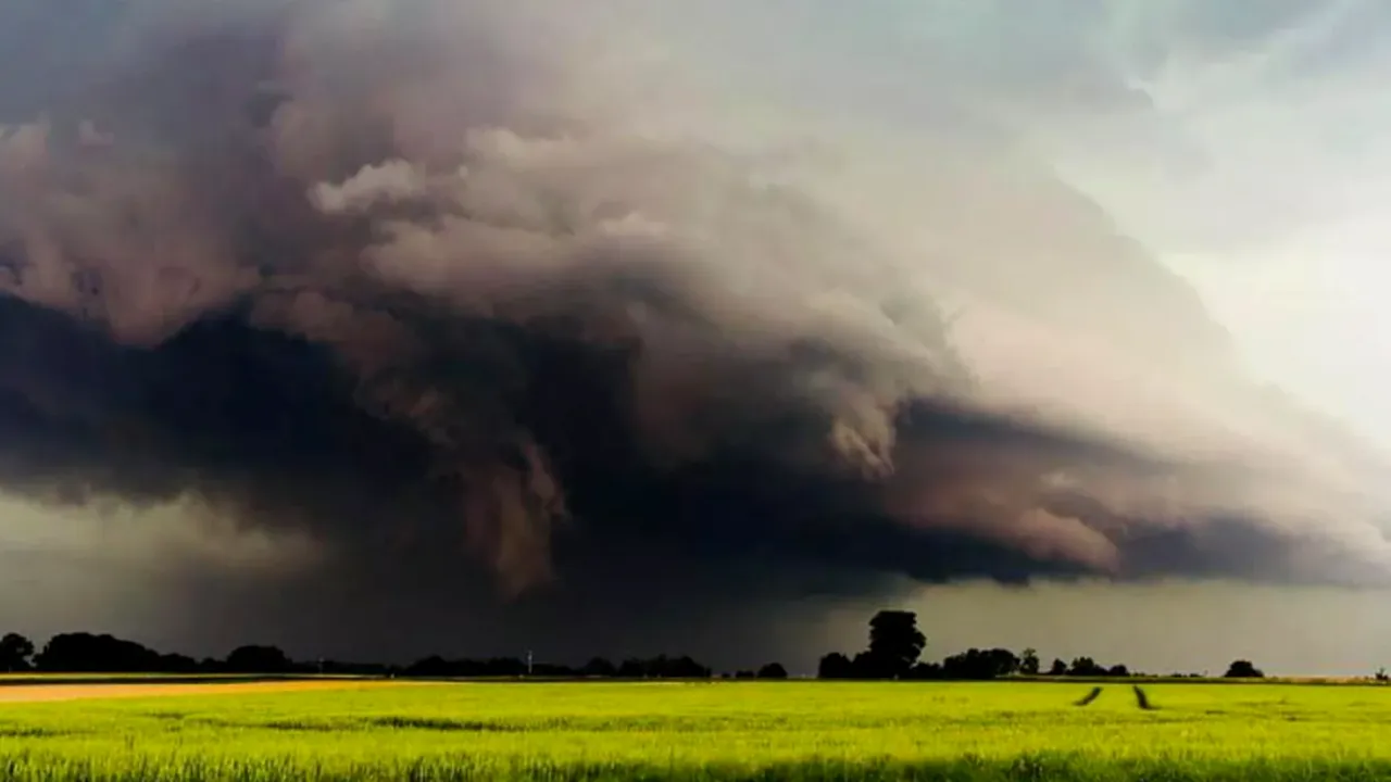 Care este legătura dintre schimbările climatice și fenomenele meteorologice extreme