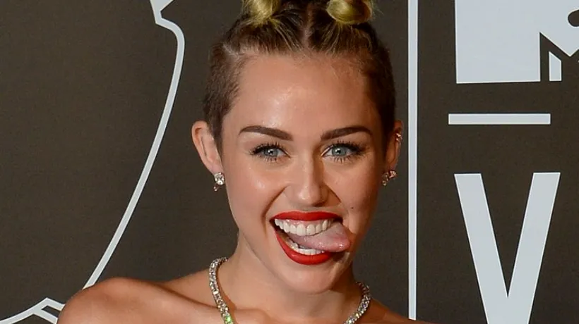 VIDEO. Miley Cyrus, show jenant de vulgar pe scena MTV VMA