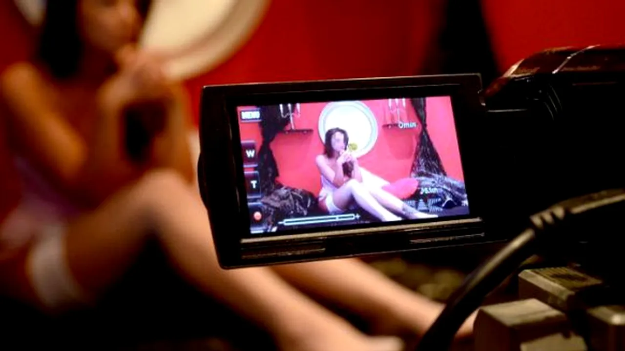 Descoperire scandaloasă în casa unei românce care făcea videochat. Polițiștii au arestat-o imediat