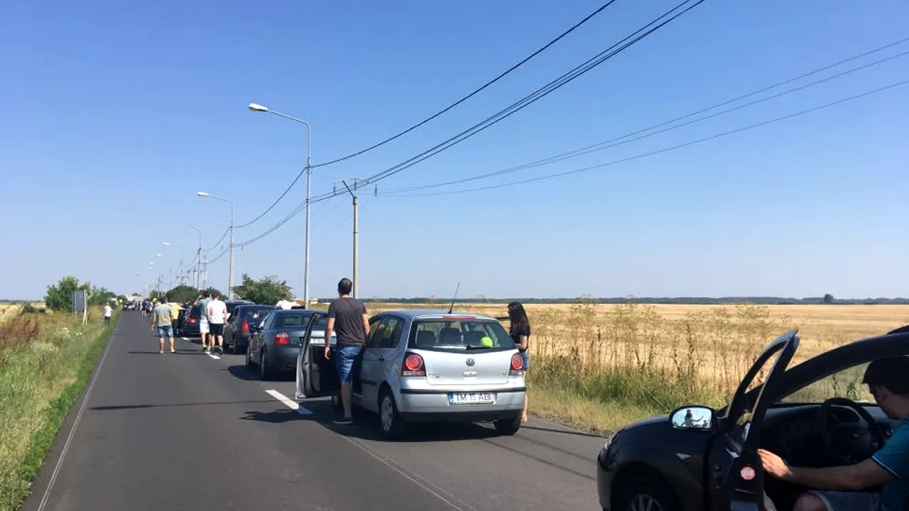 Coloană de mașini de peste un kilometru, la vama Cenad