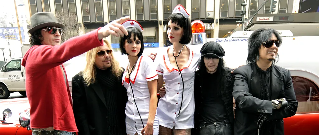 Solistul trupei Mötley Crüe a fost operat în Australia, după ce fusese internat de urgență sâmbătă