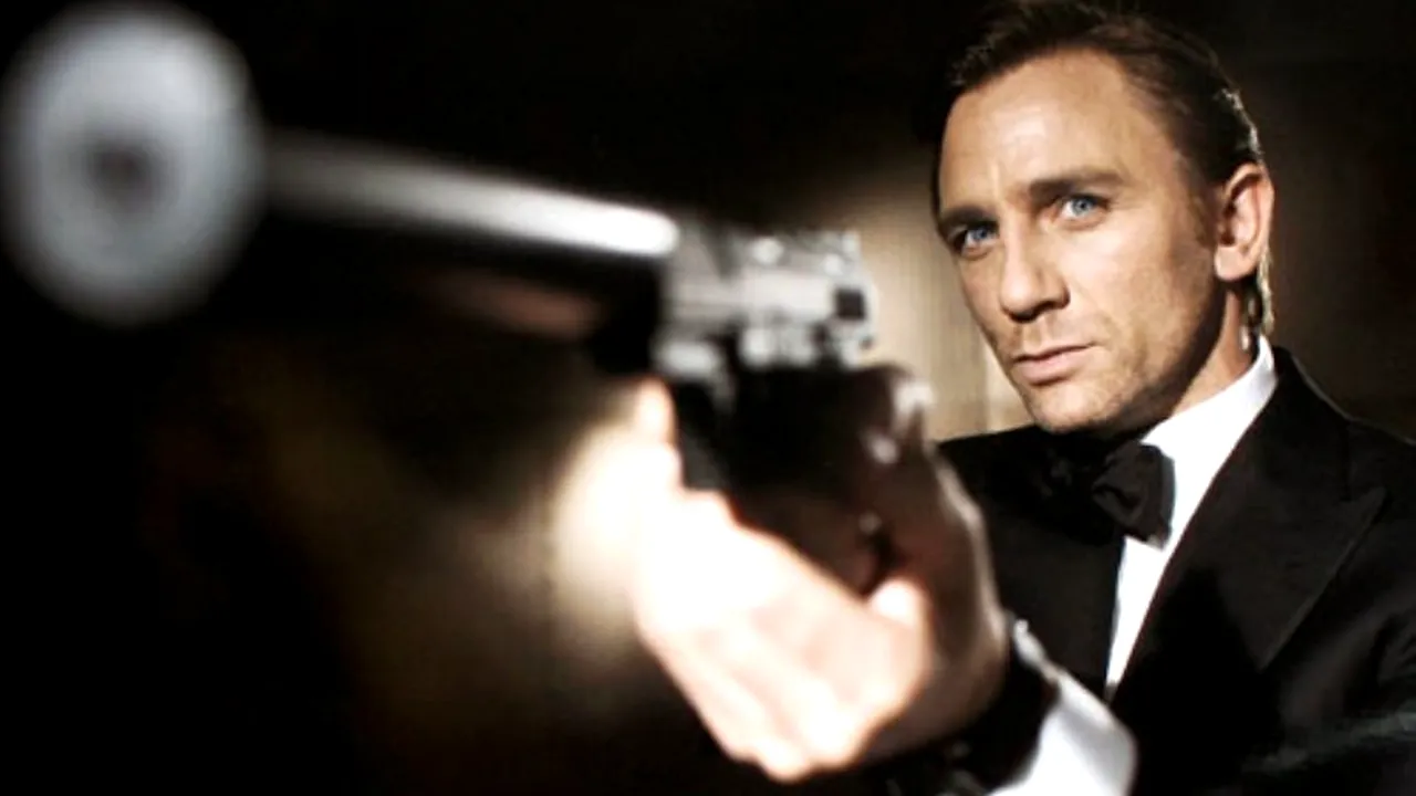 James Bond, cel mai sexy spion, de 50 de ani pe marele ecran. GALERIE FOTO
