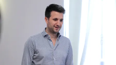 Andi Moisescu devine librar pentru o zi