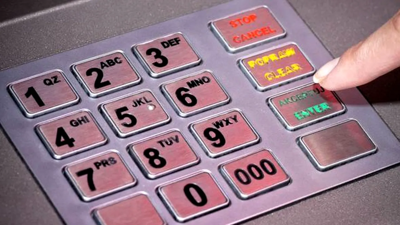 Descoperire unică a polițiștilor londonezi. Noua metodă prin care hoții pot înregistra codul PIN