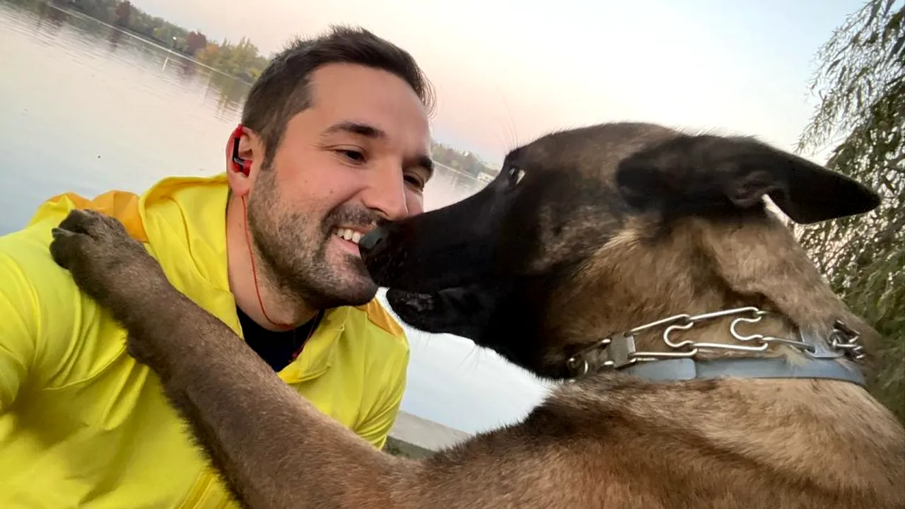 Continuă scandalul „Lagărului de concentrare” al câinilor din București! Tudor Tim Ionescu acuză că a fost lovit cu mașina în timp ce filma la locul groazei, unde au fost arse mai multe animale! VIDEO