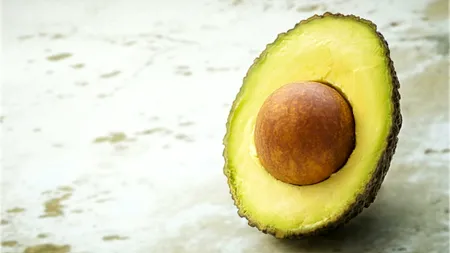 Cum să faci un avocado să se coacă mai repede. Trucul pe care puțină lume îl știe