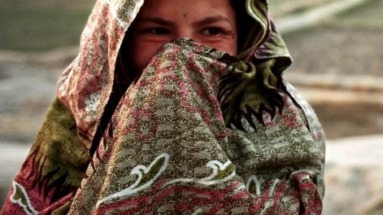 Povestea dramatică a unei fete de 9 ani din Afganistan. A fost vândută de tatăl ei pentru o sumă derizorie