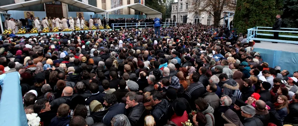 Mii de credincioși s-au închinat la moaștele Sfintei Cuvioase Parascheva