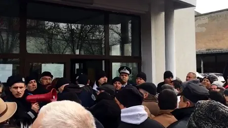 Prim-termen cu scandal și huiduieli în dosarul Mineriadei. Părțile nu au loc în sală