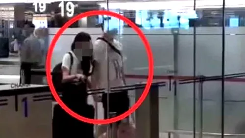 În decembrie 2021, bărbatul din imagine a fost dat dispărut, după ce plecase la un interviu de angajare. După 8 luni, nevasta l-a găsit pe un aeroport. Dar nu era singur!