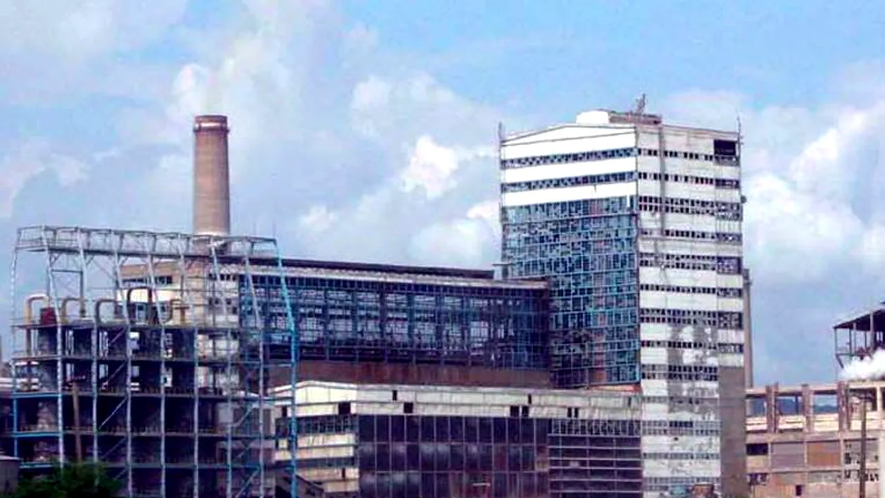 Fostul director de la Uzinele Sodice Govora, un executor judecătoresc și un avocat, reținuți pentru înșelăciune