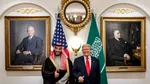 Donald Trump îl ironizează pe Prințul Mohammad bin Salman: „Nu credea că o să mă pupe în f**d”