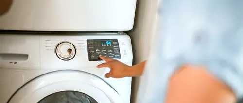 Temperatura ideală la care ar trebui să speli rufele pentru a economisi energie. Factura poate scădea și cu 50 %!