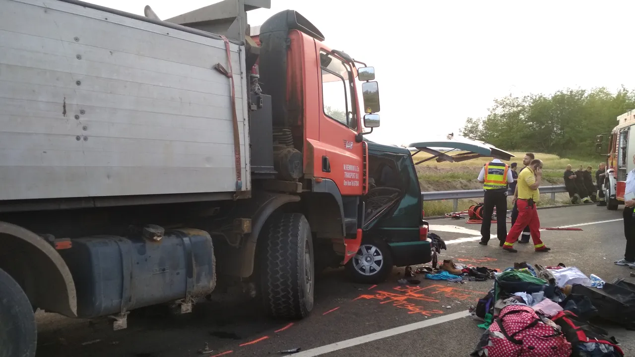Nouă români au murit în accidentul din Ungaria. Șoferul transmitea LIVE pe Facebook VIDEO
