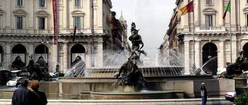 Ce a pățit un turist român, după ce a fost prins spălându-și picioarele într-o fântână arteziană din Roma, considerată monument istoric