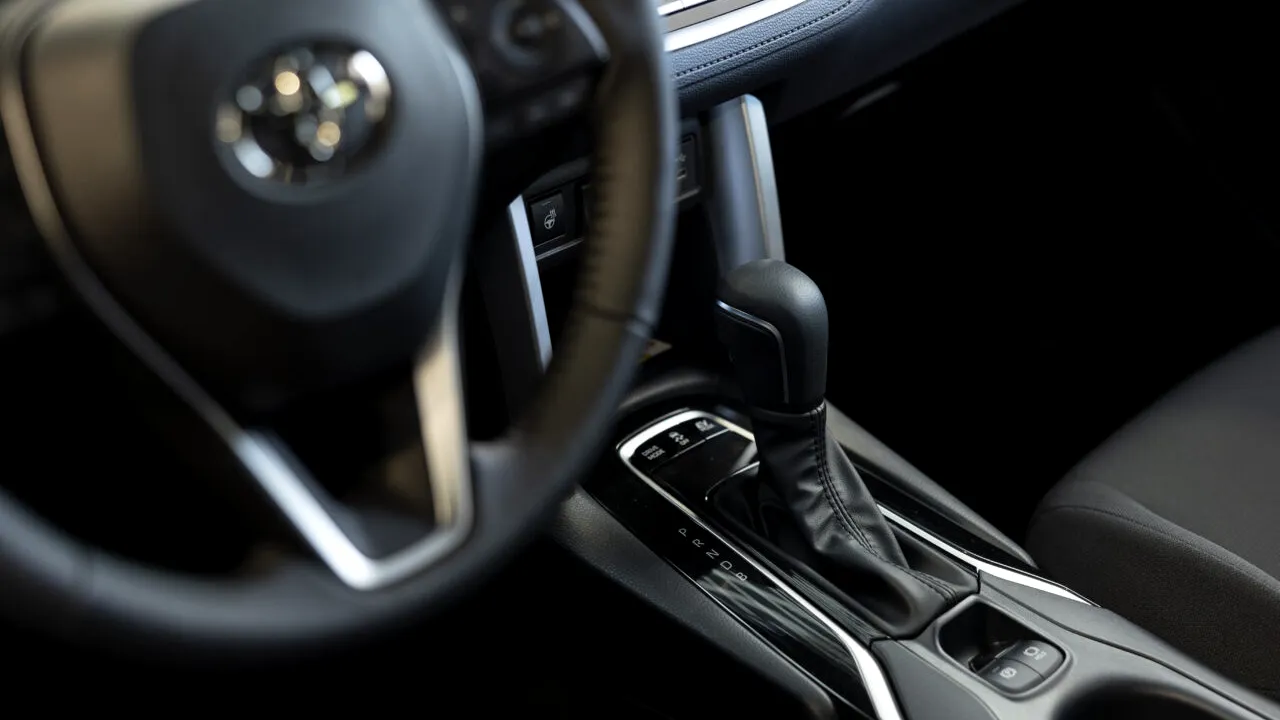 Toyota recheamă în service peste 43.000 de vehicule. Care este modelul afectat